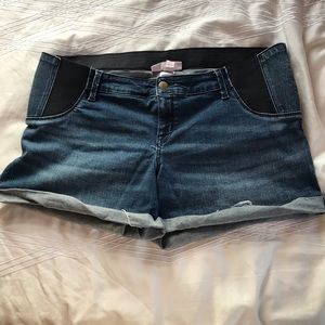 Maternity shorts